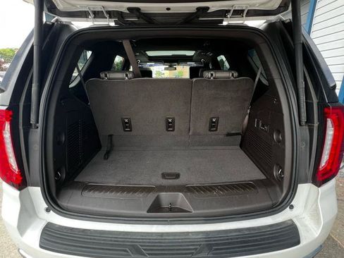 Used 2021 GMC Yukon SLT w/ SLT Luxury Plus Package AWD/4WD image 9