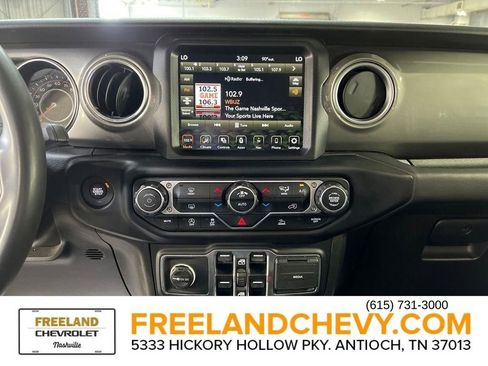 Used 2023 Jeep Gladiator Overland image 24