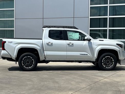 Certified 2025 Toyota Tacoma TRD Sport image 3