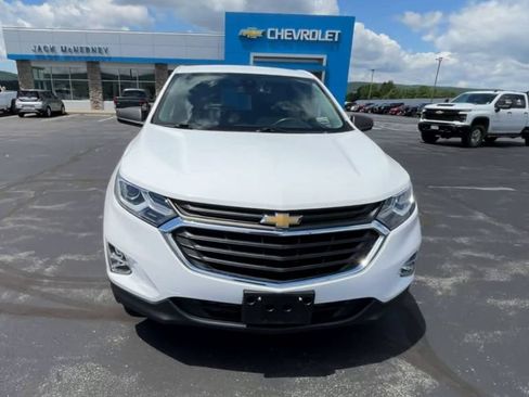 Used 2021 Chevrolet Equinox LS w/ LS Convenience Package AWD/4WD image 3