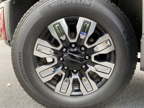 Used 2024 GMC Sierra 2500 Denali w/ Denali Reserve Package AWD/4WD image 9