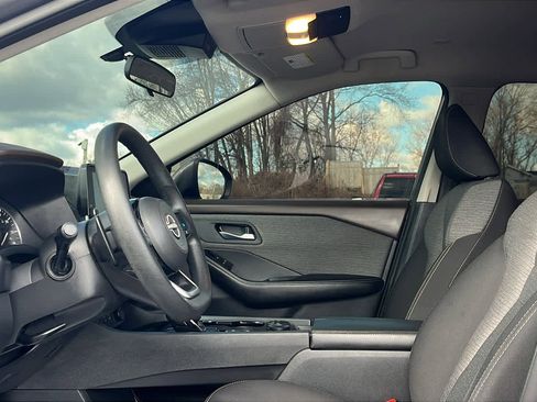 Used 2022 Nissan Rogue SV AWD/4WD image 11