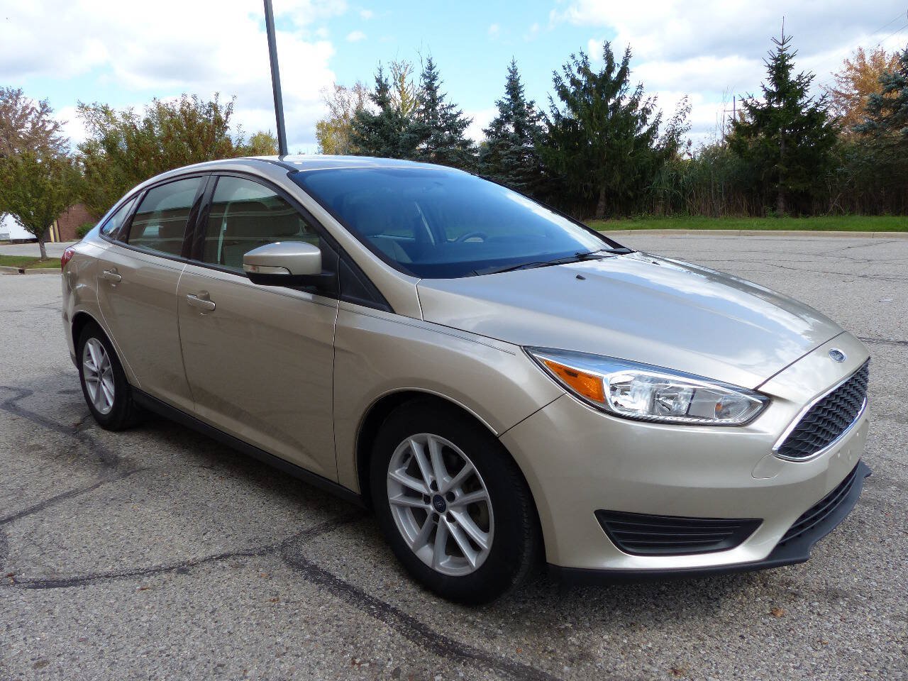 Used 2018 Ford Focus SE w/ Cold Weather Package FWD image 13