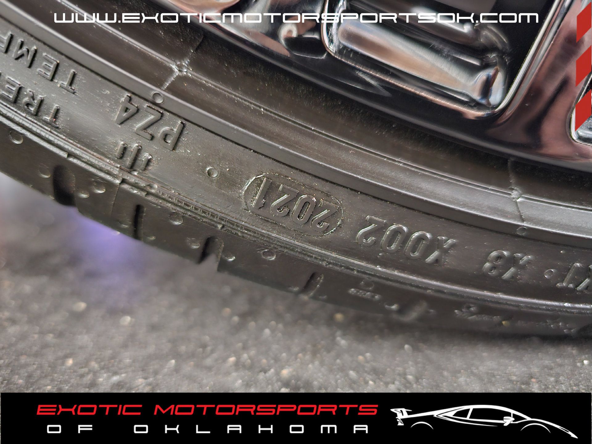 Used 2017 Audi R8 V10 w/ Carbon Exterior Package AWD/4WD image 39