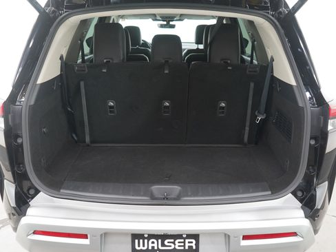 Used 2023 Nissan Pathfinder Platinum w/ Lighting Package (N93) image 17