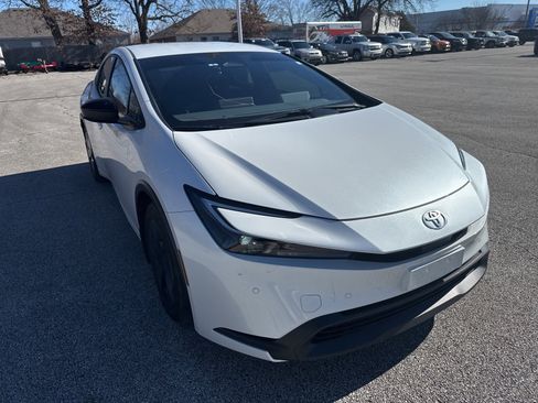 Used 2024 Toyota Prius Limited image 2