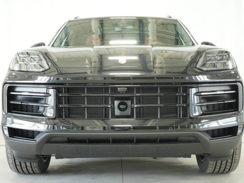 Certified 2025 Porsche Cayenne image 11