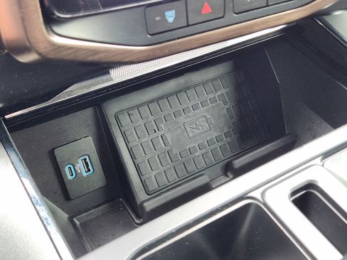 Used 2022 Ford F150 Lightning Lariat image 23