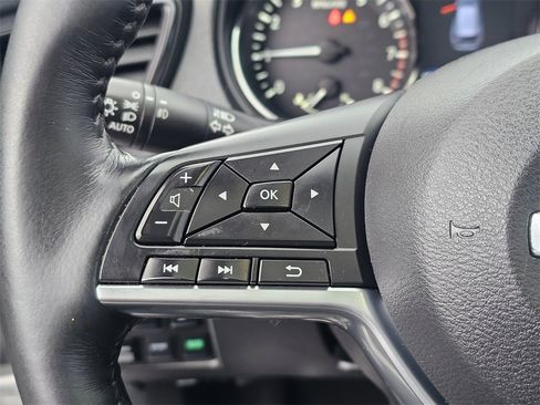 Used 2018 Nissan Rogue SL w/ Premium Package image 37