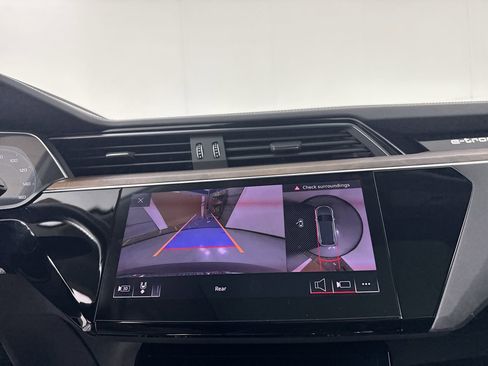 Used 2019 Audi e-tron Prestige w/ Prestige Package AWD/4WD image 12
