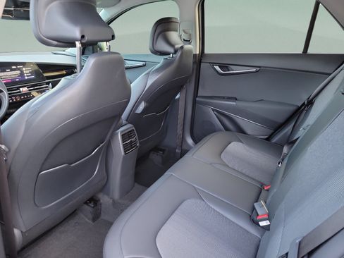 New 2026 Kia Niro EX FWD image 5