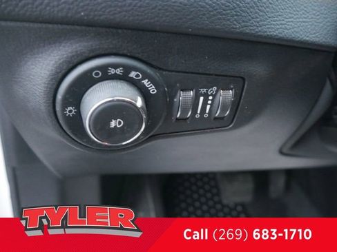 Used 2018 Jeep Compass Latitude w/ Cold Weather Group image 24