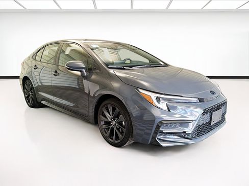 Used 2025 Toyota Corolla SE FWD image 3