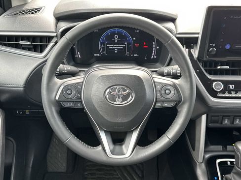 Used 2024 Toyota Corolla Cross XLE image 12