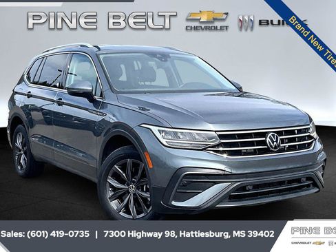 Used 2022 Volkswagen Tiguan SE FWD image 1