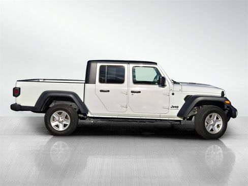 Used 2023 Jeep Gladiator Sport image 3