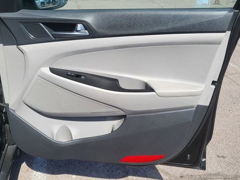 Used 2017 Hyundai Tucson SE image 16