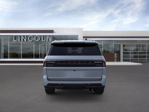 New 2025 Lincoln Navigator Reserve w/ Jet Appearance Package AWD/4WD image 5