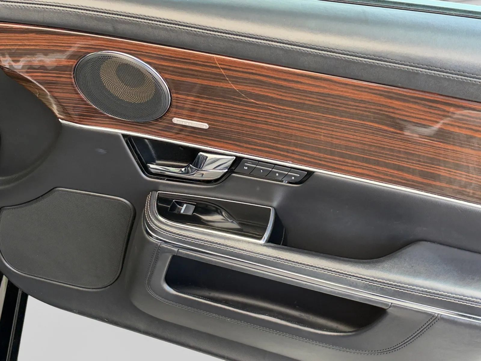 Used 2011 Jaguar XJ L RWD image 23