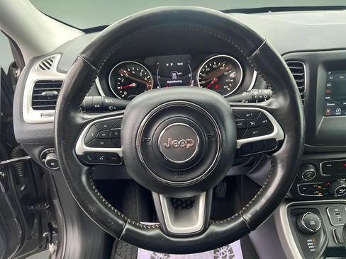 Used 2020 Jeep Compass Latitude w/ Cold Weather Group AWD/4WD image 12