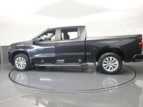 Used 2022 Chevrolet Silverado 1500 Custom RWD image 3