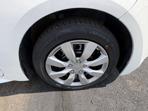 Used 2022 Toyota Corolla LE FWD image 19