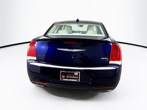 Used 2015 Chrysler 300 Limited w/ Driver Convenience Group RWD image 5