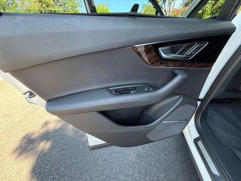 Used 2018 Audi Q7 3.0T Prestige w/ Prestige Package AWD/4WD image 36