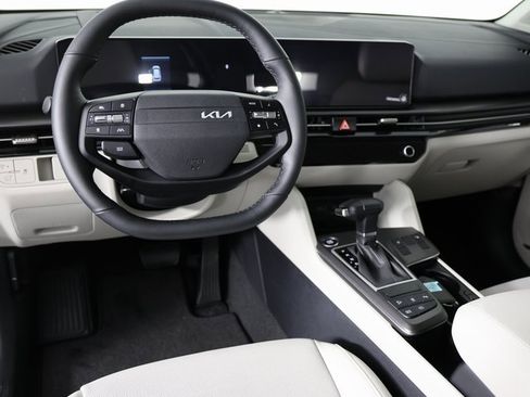 Certified 2026 Kia Sportage EX w/ EX Panorama Roof Package image 10