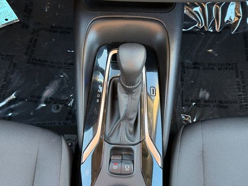 Used 2021 Toyota Corolla LE image 11