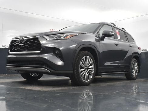 Used 2022 Toyota Highlander Platinum image 40