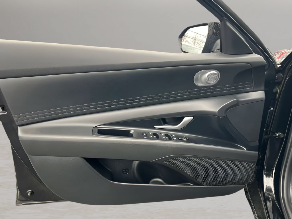 Used 2024 Hyundai Elantra SE FWD image 12
