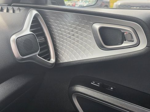 Used 2025 Kia Soul LX w/ LX Technology Package FWD image 21