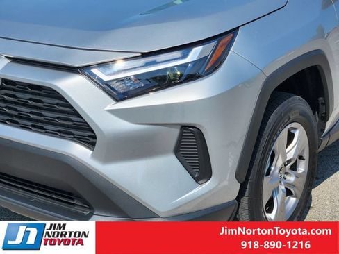Used 2025 Toyota RAV4 XLE AWD/4WD image 9