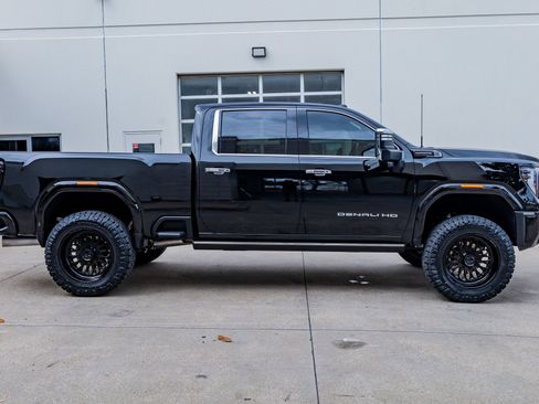 Used 2025 GMC Sierra 2500 Denali Ultimate AWD/4WD image 11