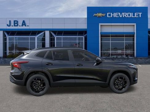 New 2026 Chevrolet Trax LT w/ Driver Confidence Package FWD image 5