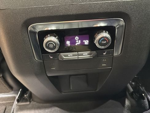 Used 2025 GMC Yukon AT4 AWD/4WD image 19