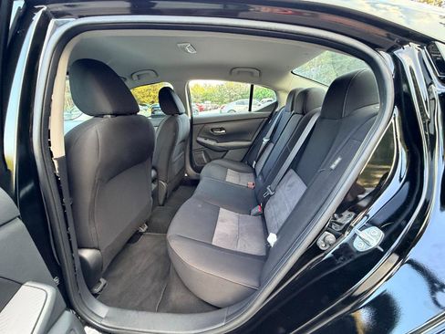 Used 2022 Nissan Sentra SR FWD image 11