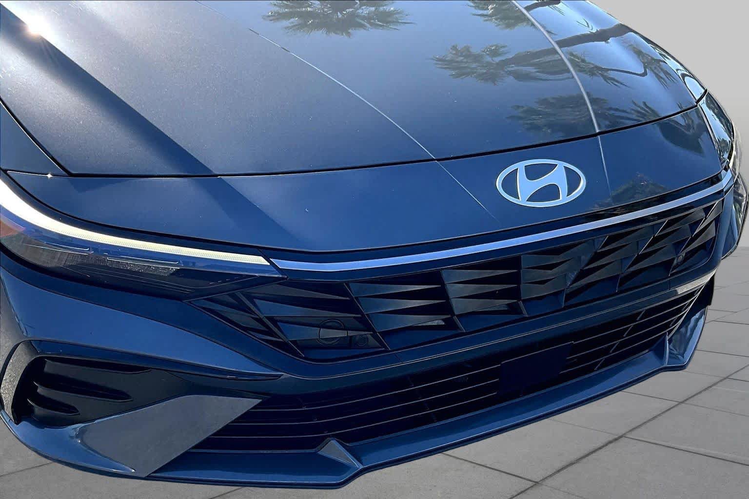 Used 2024 Hyundai Elantra SEL w/ Convenience Package FWD image 28