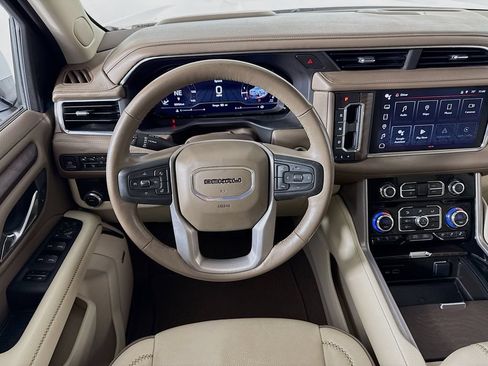 Used 2023 GMC Yukon Denali RWD image 22