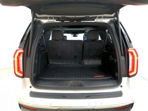 Used 2022 GMC Yukon XL SLT w/ SLT Premium Package image 37