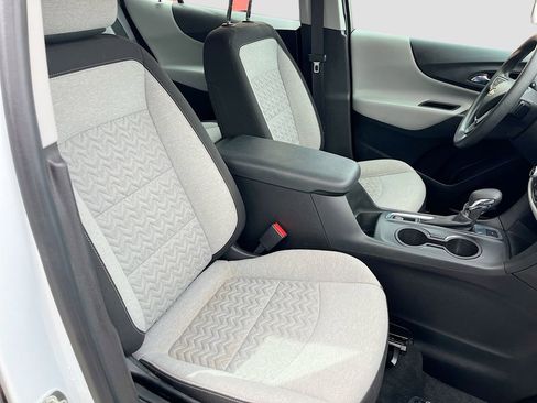 Used 2022 Chevrolet Equinox LS image 26