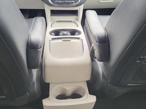 Used 2019 Dodge Grand Caravan SXT image 27