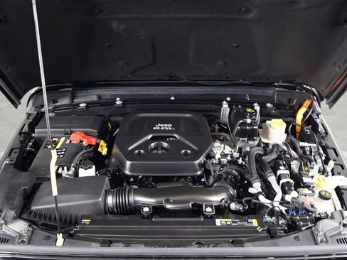 Used 2023 Jeep Wrangler Unlimited Sahara w/ Cold Weather Group image 15