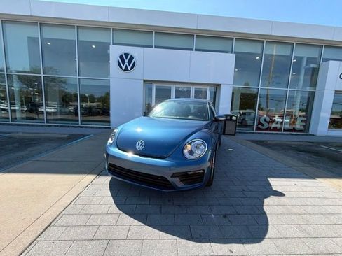 Used 2018 Volkswagen Beetle 2.0T S FWD image 1
