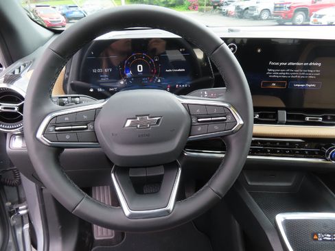 New 2025 Chevrolet Equinox ACTIV w/ Safety and Technology Package image 15