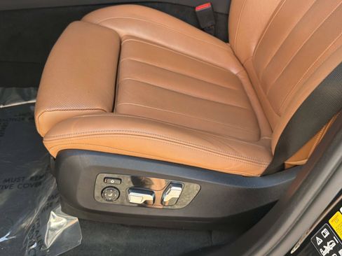 Used 2022 BMW X7 xDrive40i w/ M Sport Package AWD/4WD image 18