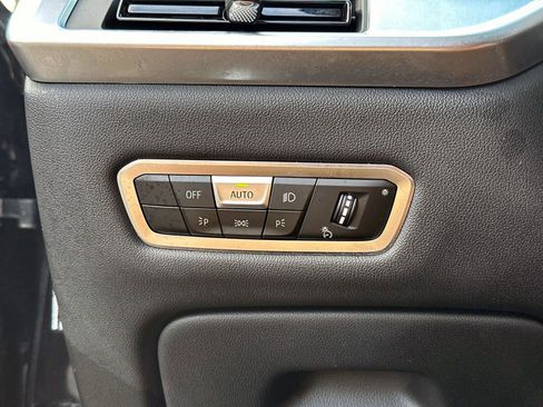 Used 2023 BMW X7 xDrive40i w/ Premium Package image 28