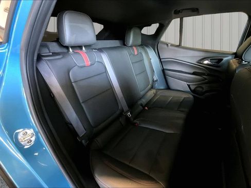 Used 2025 Chevrolet Trax RS w/ Sunroof Package FWD image 21