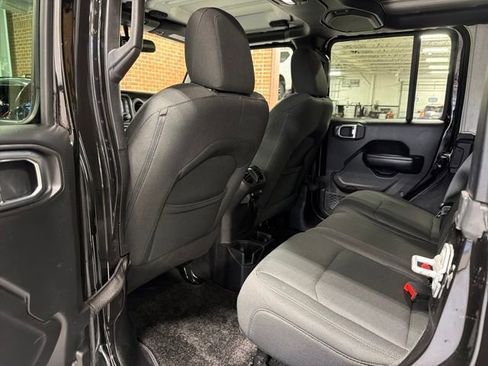 Used 2018 Jeep Wrangler Unlimited Sport S AWD/4WD image 28